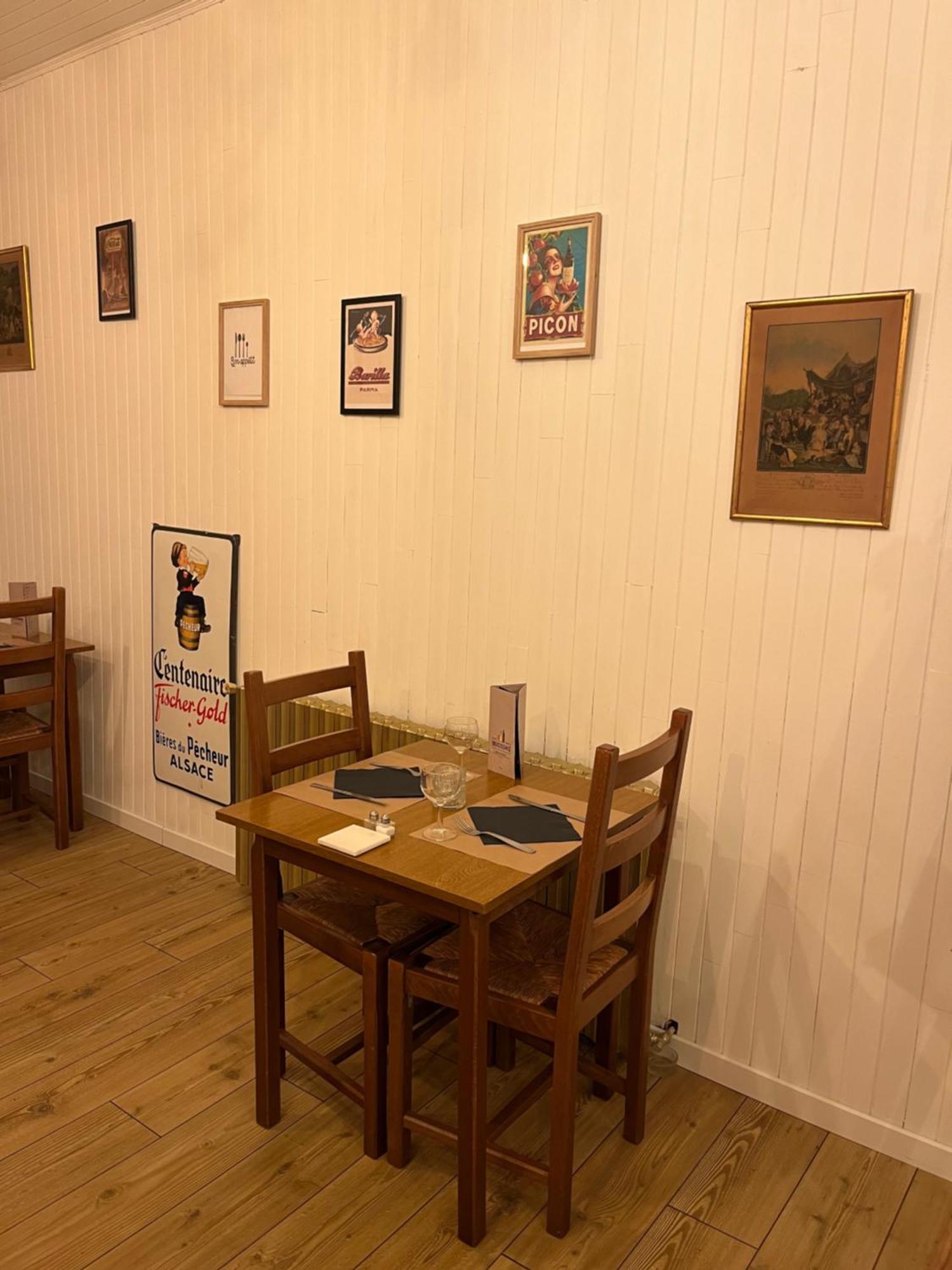 Cafe Du Commerce Genolhac Buitenkant foto